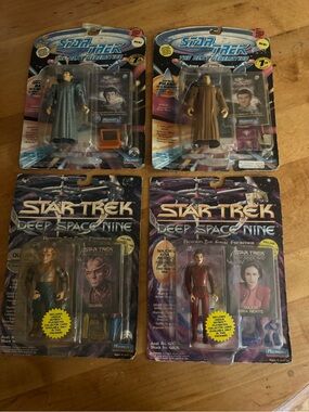 Star Trek Action Figure Lot - Multiple Characters - Assorted Colors